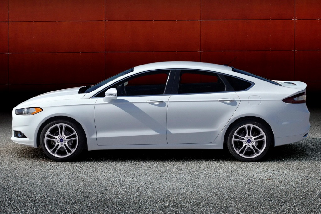 2013_Ford_Fusion_Sedan (5)-a8.jpg